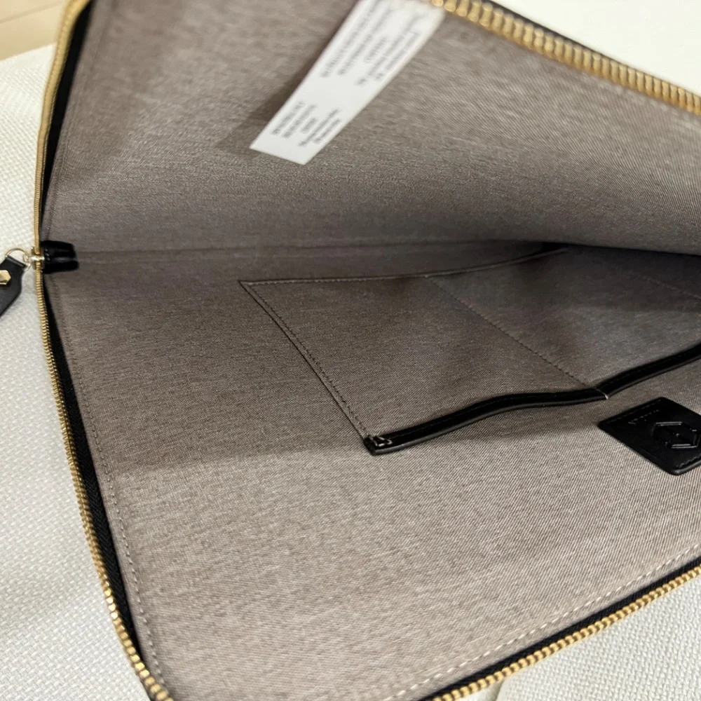 Textured Laptop Bag – Like New (15 inch)